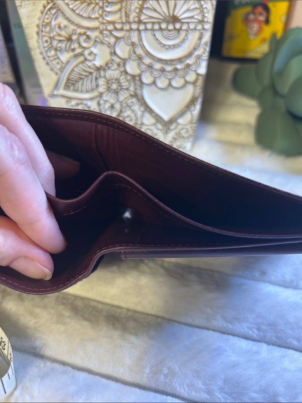 Valentino Garavani Leather Wallet in Burgundy with Gold Logo - Picture 6 of 6